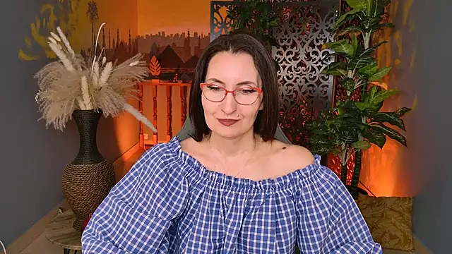 Snapshot of UnaTerra chatting on November 22, 2025, 5:17 am UnaTerra online show from November 22, 2025, 5:17 am