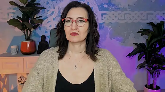 Snapshot of UnaTerra chatting on November 24, 2025, 9:20 am UnaTerra online show from November 24, 2025, 9:20 am