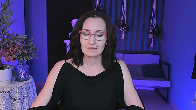 Snapshot of UnaTerra chatting on September 14, 2025, 5:19 am UnaTerra online show from September 14, 2025, 5:19 am