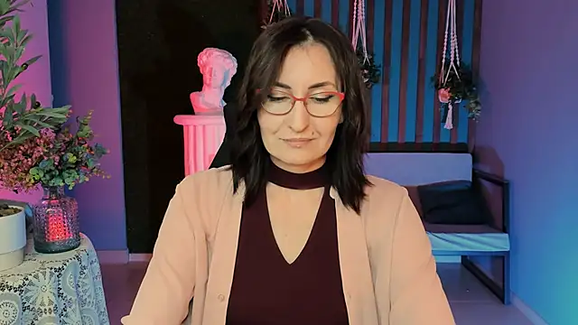 Snapshot of UnaTerra chatting on September 13, 2025, 5:51 am UnaTerra online show from September 13, 2025, 5:51 am