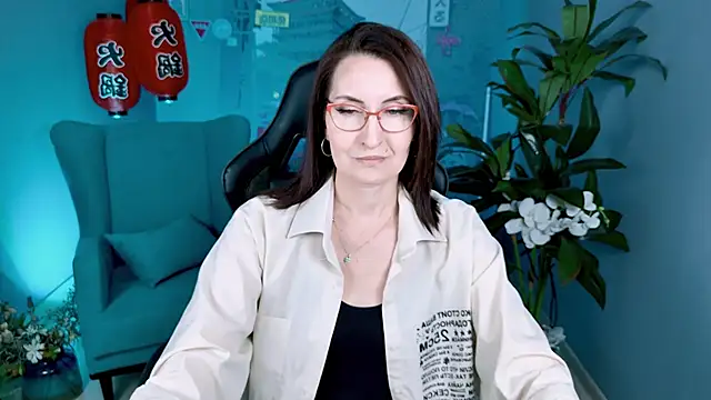 Snapshot of UnaTerra chatting on November 3, 2025, 9:13 am UnaTerra online show from November 3, 2025, 9:13 am