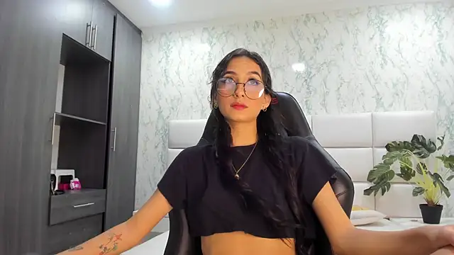 ValerySkinnyy online show from September 20, 2025, 11:43 pm