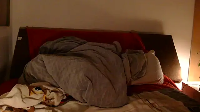 EdelHolz91 online show from April 6, 2026, 2:51 am