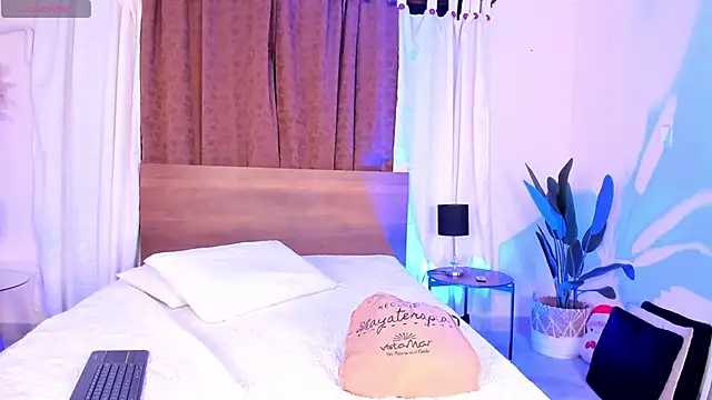 ViolettGomez 93 online show from April 19, 2026, 5:08 am