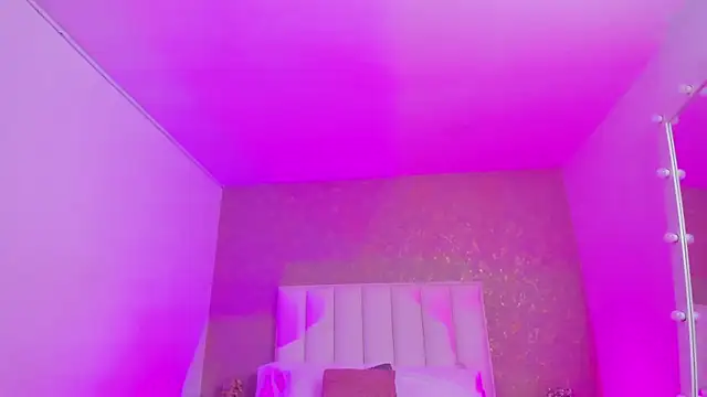 KaylieBrooks online show from September 11, 2025, 5:24 pm