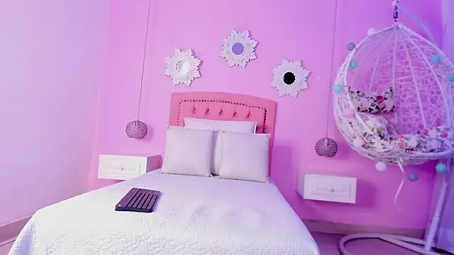 CannelaSmith online show from November 29, 2025, 5:35 pm