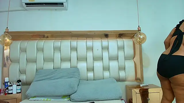 TiffantyAndStacy online show from October 27, 2025, 7:59 pm