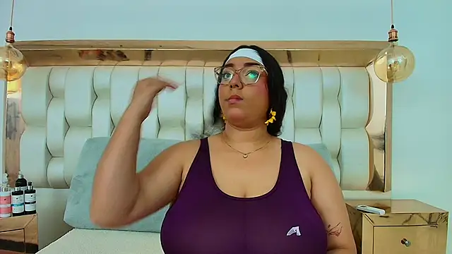 TiffantyAndStacy online show from September 26, 2025, 8:05 pm