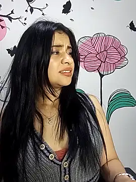 ValerieLove  online show from October 20, 2025, 7:58 pm