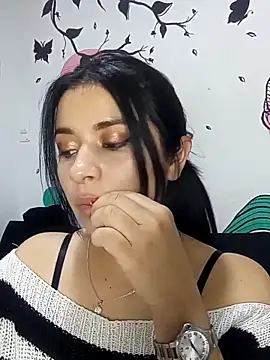 ValerieLove  online show from September 20, 2025, 7:41 pm