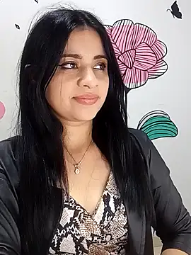 ValerieLove  online show from October 4, 2025, 7:26 pm