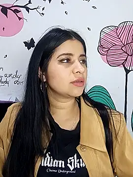 ValerieLove  online show from October 6, 2025, 7:25 pm