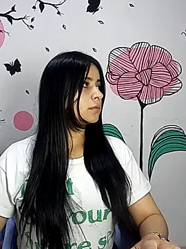 ValerieLove  online show from October 8, 2025, 7:25 pm