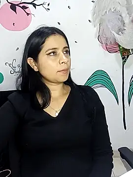 ValerieLove  online show from November 7, 2025, 7:51 pm