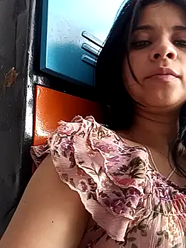 ValerieLove  online show from September 22, 2025, 7:09 pm