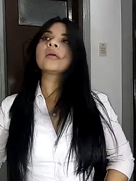 ValerieLove  online show from September 9, 2025, 7:45 pm