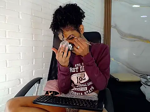 Penelopee Rouse online show from September 25, 2025, 8:04 pm