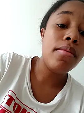 MoniqueMulberry online show from September 18, 2025, 4:10 pm