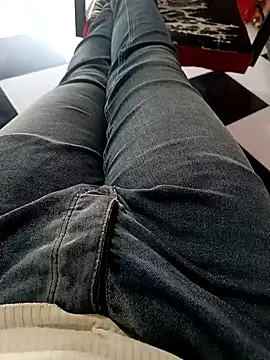 anis3g4 online show from October 7, 2025, 11:55 am