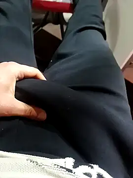 anis3g4 online show from December 5, 2025, 1:53 pm