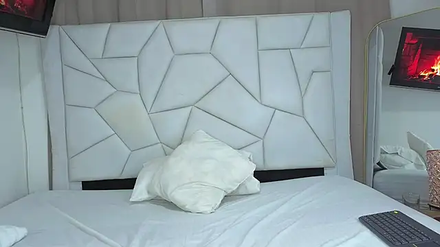 Paulaboterom online show from October 9, 2025, 4:40 pm