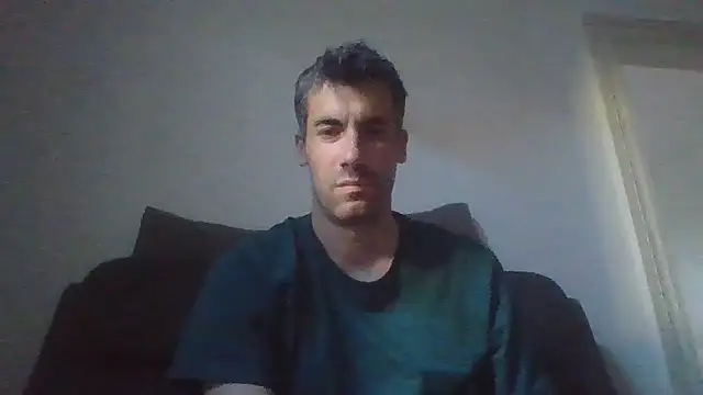 JulioIsHere4you online show from May 23, 2026, 4:44 am