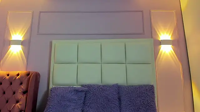 Bella Sumers online show from April 2, 2026, 11:39 am