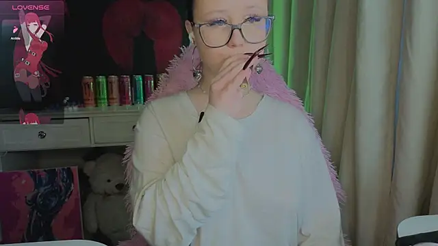 hornyprincess19 online show from November 29, 2025, 10:37 am