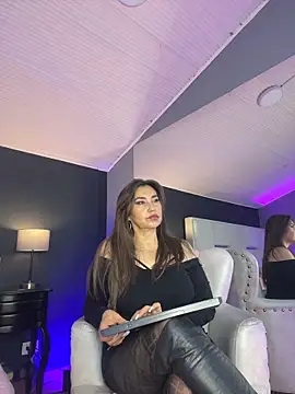 Samantha Milf   online show from December 17, 2025, 9:31 pm