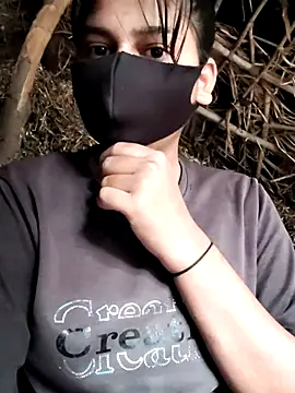 Janvi Jaitly online show from December 3, 2025, 2:01 am