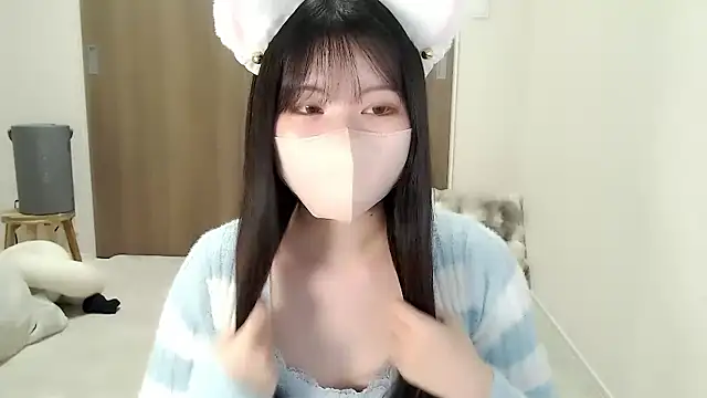 Snapshot of moka-neko chatting on October 26, 2025, 11:32 am moka-neko online show from October 26, 2025, 11:32 am