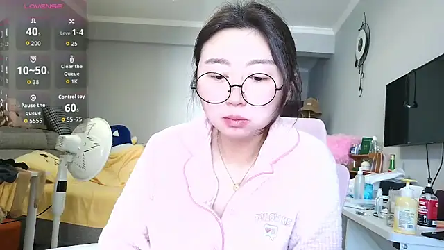 Snapshot of Diva_VVN chatting on January 8, 2026, 3:56 am Diva VVN online show from January 8, 2026, 3:56 am