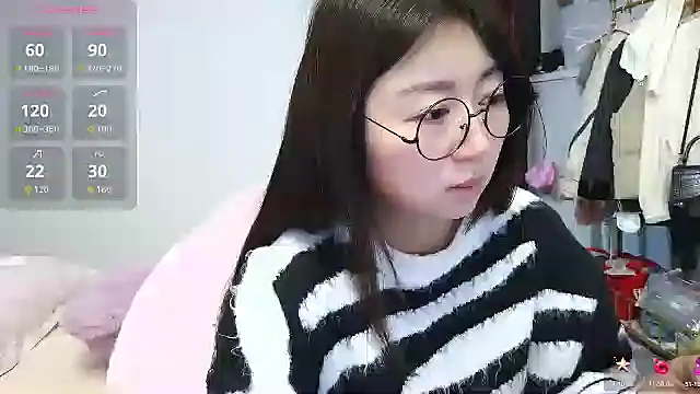 Snapshot of Diva_VVN chatting on February 4, 2026, 11:55 pm Diva VVN online show from February 4, 2026, 11:55 pm