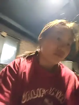 Snapshot of siki-00 chatting on December 15, 2025, 11:42 pm siki-00 online show from December 15, 2025, 11:42 pm