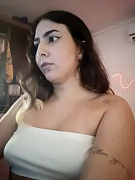 ApenasLys online show from November 5, 2025, 10:35 pm