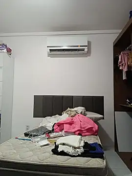 ApenasLys online show from February 21, 2026, 12:12 am