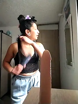 Coralaine 96 online show from February 24, 2026, 7:48 pm