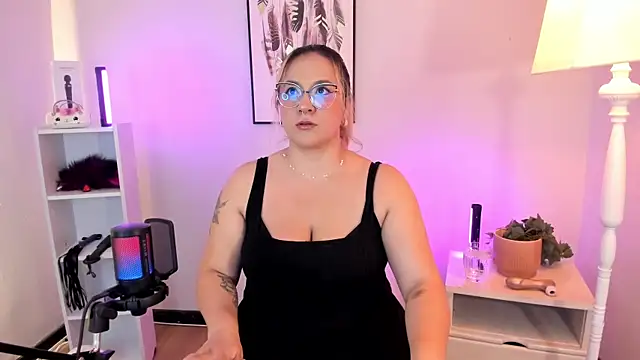 Snapshot of hollie_joliie chatting on March 21, 2026, 12:09 pm hollie joliie online show from March 21, 2026, 12:09 pm