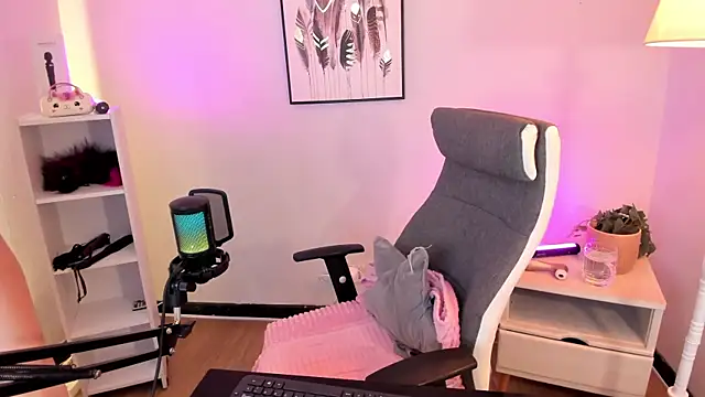 Snapshot of hollie_joliie chatting on March 8, 2026, 2:31 pm hollie joliie online show from March 8, 2026, 2:31 pm