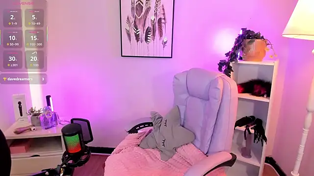 Snapshot of hollie_joliie chatting on April 16, 2026, 12:06 pm hollie joliie online show from April 16, 2026, 12:06 pm