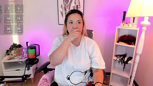 Snapshot of hollie_joliie chatting on March 31, 2026, 12:07 pm hollie joliie online show from March 31, 2026, 12:07 pm