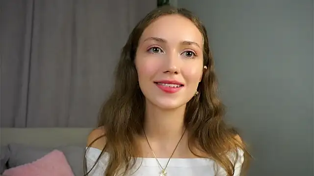 ZeniaBolich online show from September 11, 2025, 8:31 pm