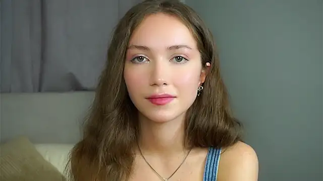 ZeniaBolich online show from September 13, 2025, 9:48 pm