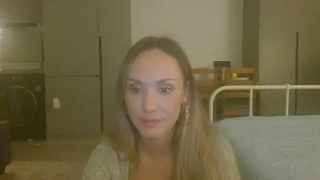 Molvina online show from December 5, 2025, 4:27 pm