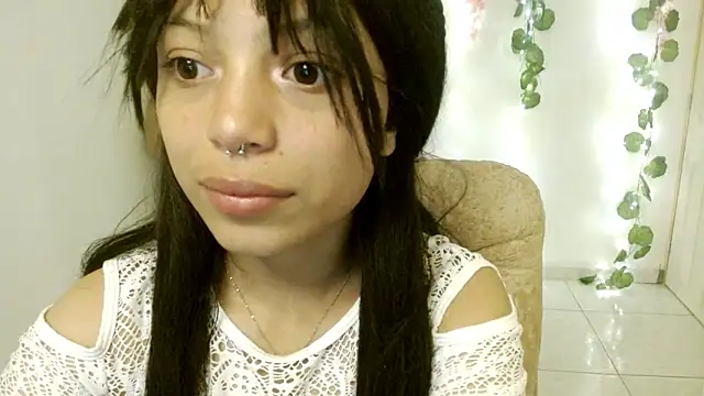 Snapshot of EIVIY1609 chatting on October 18, 2025, 2:08 pm EIVIY1609 online show from October 18, 2025, 2:08 pm