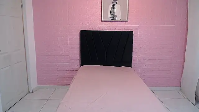 Snapshot of EIVIY1609 chatting on November 17, 2025, 2:21 pm EIVIY1609 online show from November 17, 2025, 2:21 pm