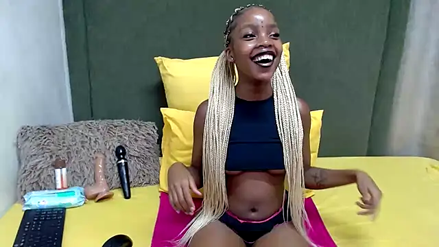 Littlebunny33 online show from October 23, 2025, 7:12 pm