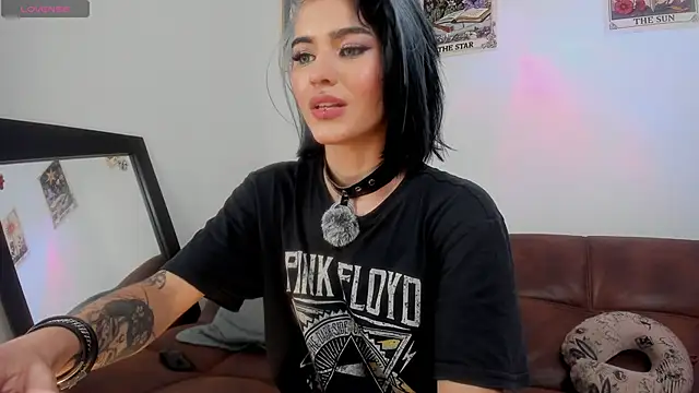 Snapshot of La_Diabla_111_ chatting on April 30, 2026, 6:48 pm La Diabla 111 online show from April 30, 2026, 6:48 pm