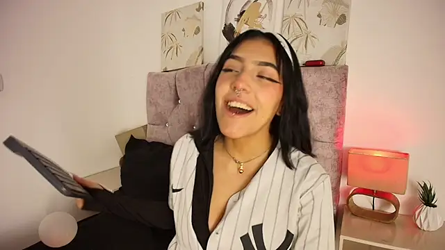 Dulce Bella  online show from February 24, 2026, 3:40 am