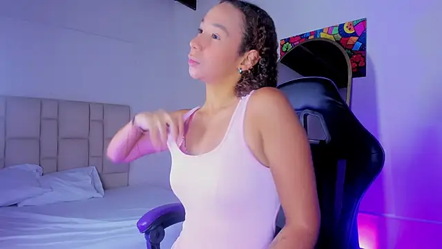 JennyLawrence online show from November 8, 2025, 8:01 pm